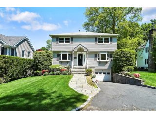 5 bedroom House For Sale: 8 Captain..