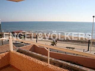 REDUCED-GREAT BEACHFRONT 3 FLOOR..