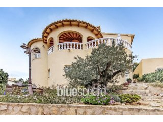 Immaculate 4 Bedroom 3 Bathroom Villa..