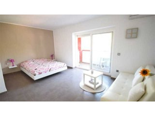 Renovated studio-flat in a complex with..