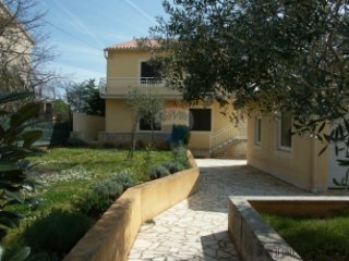 Pula,okolica apartmanska kuća 303m2