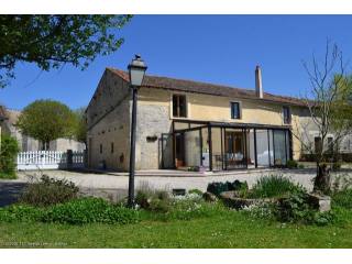 3 bedroomed stone house with a..