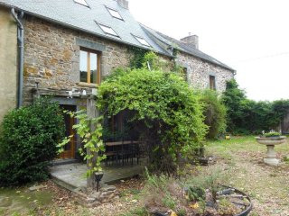 Renovated farmhouse on 1.5 acres with..