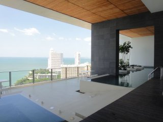Northpoint Naklua: beachfront..