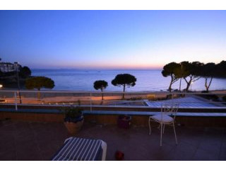 ROSES: Beautiful apartment in first sea..