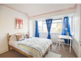 Single with double bed near Hanger Lane..
