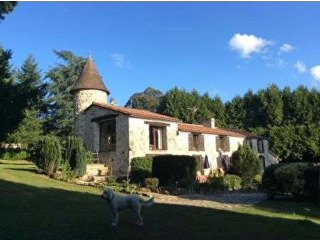 'Petit Chateau' with cottage..