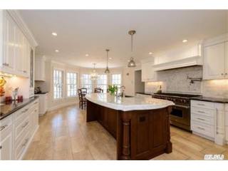 11 Woodfield Ln Old Brookville, NY 11545