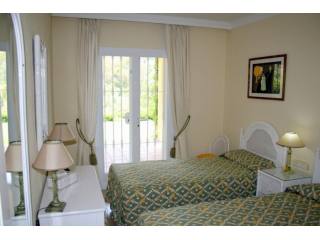 Beautiful Ground Floor Front Line Lake..