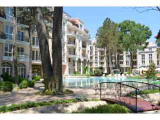 Luxury 1-bedroom Apartment with Pool..