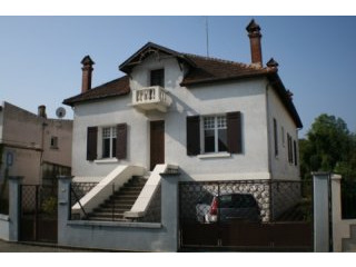 APS2237 Period Townhouse in excellent..