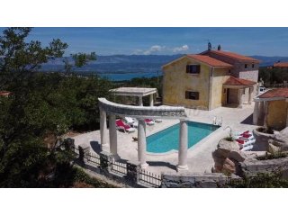 Unikatna mediteranska Villa sa bazenom,saunom i velikom..