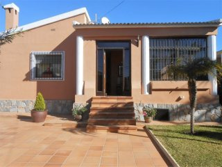 RS372, Detached villa with garage on..
