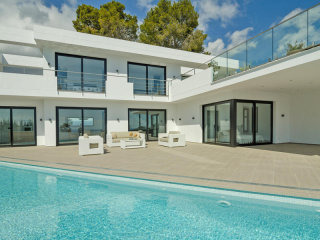 4 Bedrooms - Villa - Alicante - For Sale