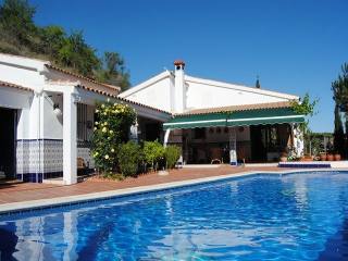 Villa for Sale in Sayalonga 450.000..