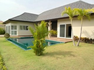 Modern 4 bedroom pool villa on large..