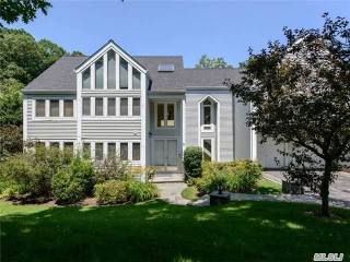 8 Verity Ln Roslyn, NY 11576