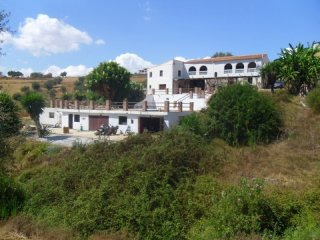 7 bedroom, 2 bathroom Villa, (build 290..