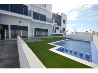 3 bedroom Apartment For Sale: Corner..