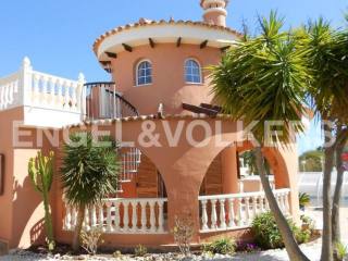 BEAUTIFUL VILLA IN MIL PALMERAS