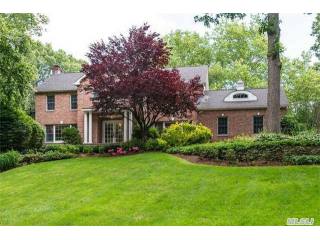 11 Peabody Rd Cold Spring Hrbr, NY 11724