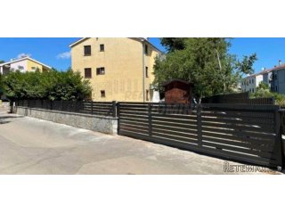 Apartman s prekrasnom okućnicom!! Malinska-okolica