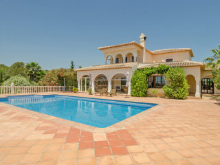 4 Bedrooms - Villa - Alicante - For Sale