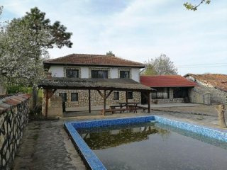 3 BED fully furnished house, pool, BBQ..