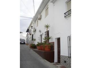 Town House - An immaculately presented..