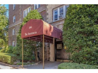 2 bedroom Commercial Property For Sale:..