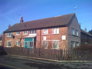 2 bedroom upper floor flat to rent in..