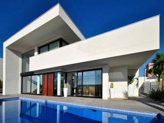BEAUTIFUL MODERN DETACHED VILLA
