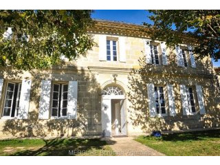 8 bedroom Character For Sale: 33330..