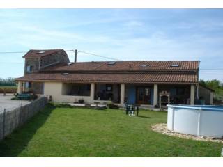 Renovated 4-bed stone property with..