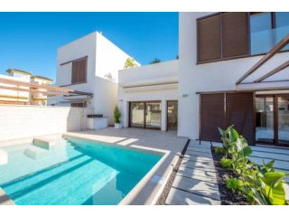 3 Bedroom 3 Bathroom Villa In La..