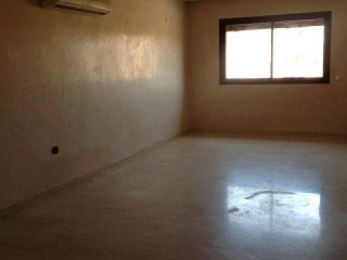 2 Bed - 1.5 Bath empty apartment -..