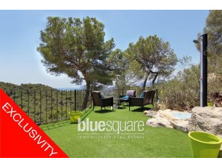 Large 5 bedroom villa with sea and..