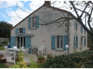 Beautifully renovated house with 2nd..