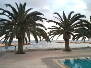 First Line Beachfront Apartment in a..