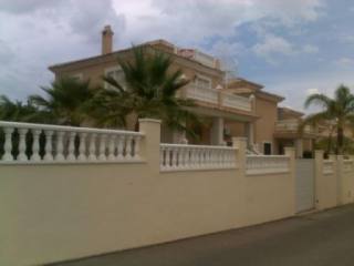 Large 4 beds detached Villa in Los Altos