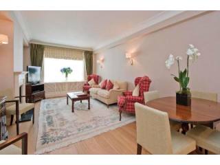 4 bed flat to rent in Park Lane..