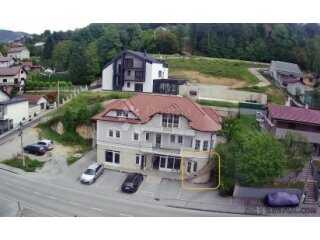 Kompletno renoviran poslovni prostor u prizemlju zgrade nado