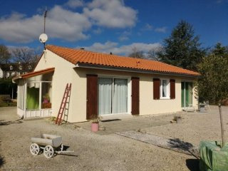 3 Bedroom Bunglaow In Ruffec Town..