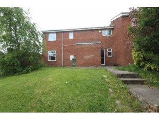 4 bedroom, Semi-detached House house..