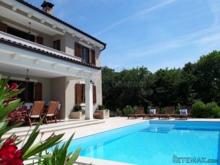Prekrasna vila s bazenom i pogledom na more!