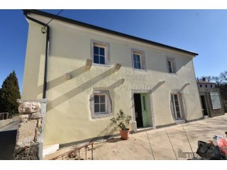 Renovirana kuća sa okućnicom od 1068m2! Otok Krk!