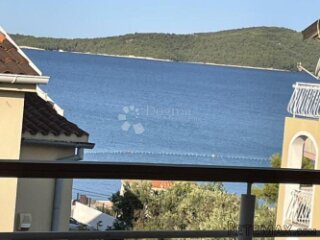 BRODARICA - Šibenik - prekrasna kuća uz more - top lokacija