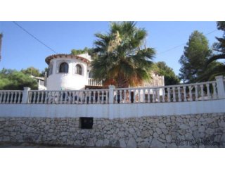 Villa in Benissa Costa renovated in 2006 with 5 bedrooms..