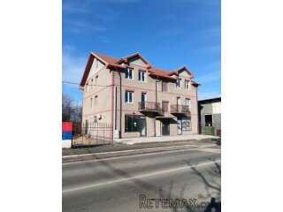 Zgrada sa placem od 61ar u Surcinu