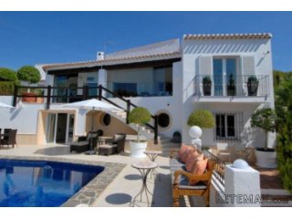 LUXURY VILLA IN MORAIRA WITH GUEST APARTMENT